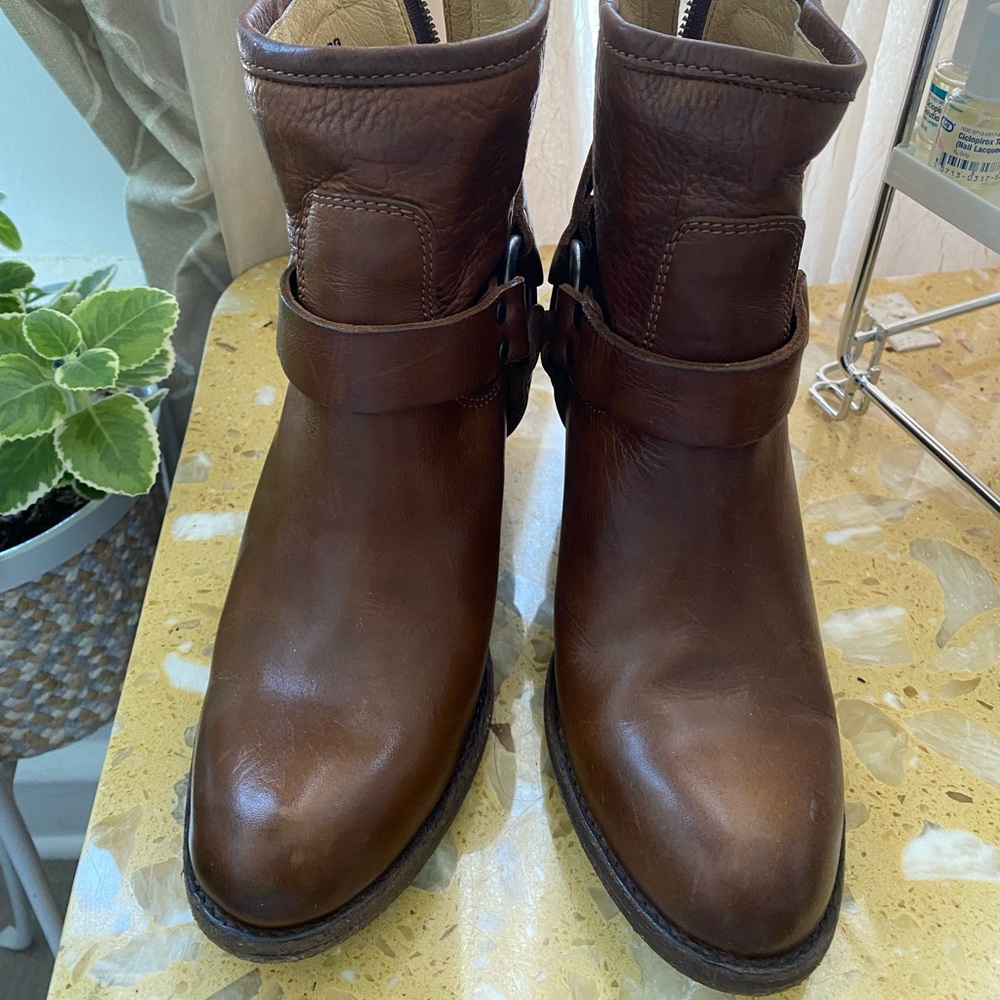 Leather brown boots size 7